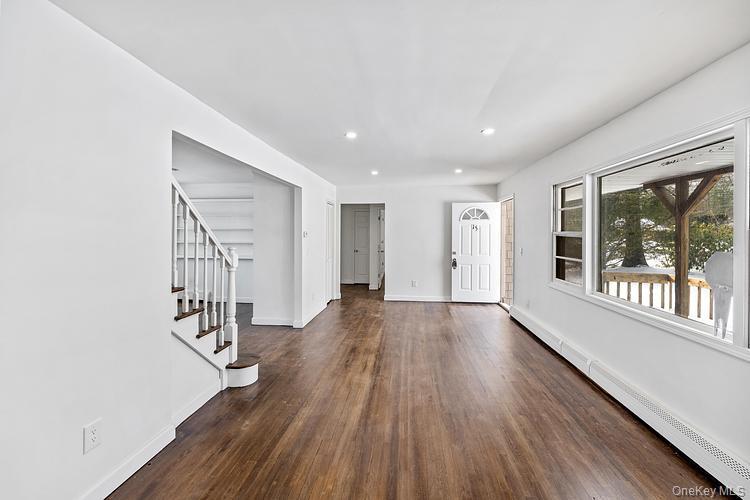 15 Gardiners Road, Sound Beach, NY 11789