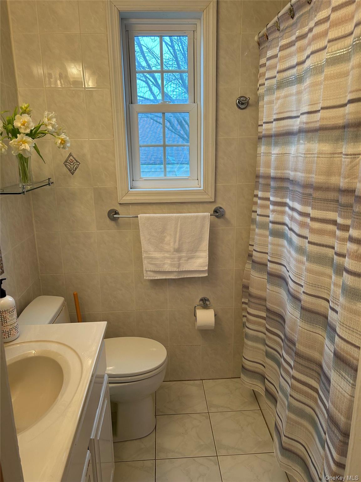 223-24 65 Ave # A, Bayside, NY 11364