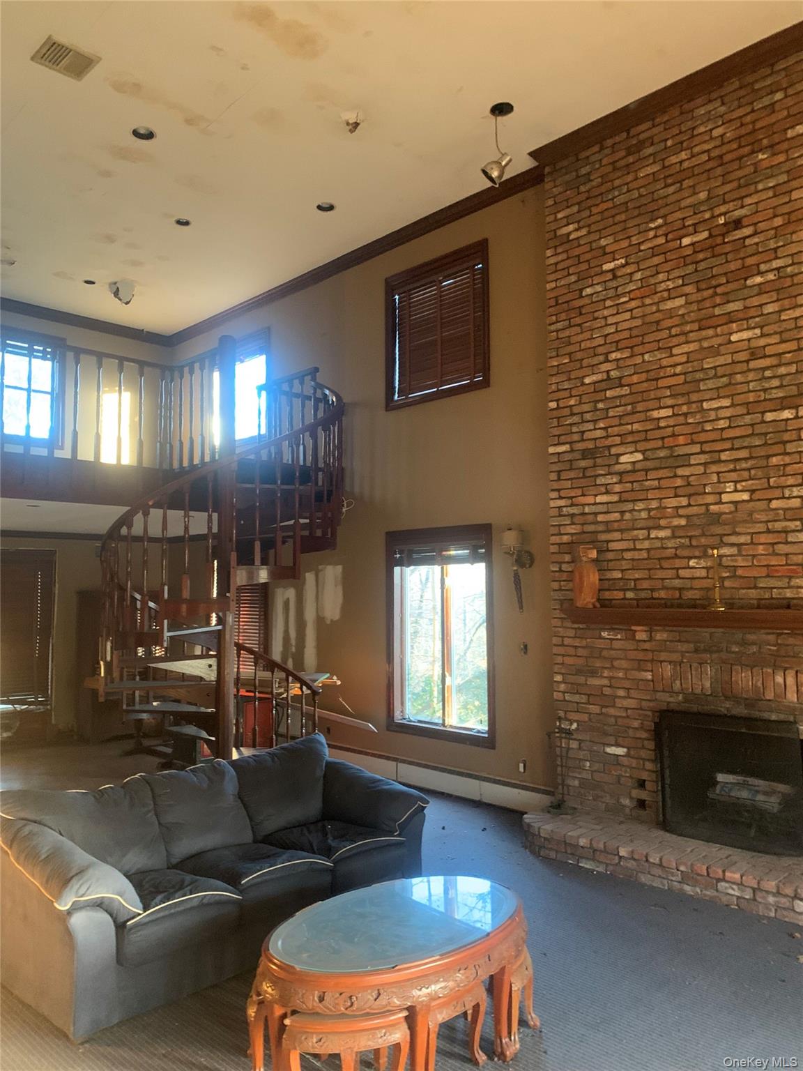 4 August Lane, Old Westbury, NY 11568