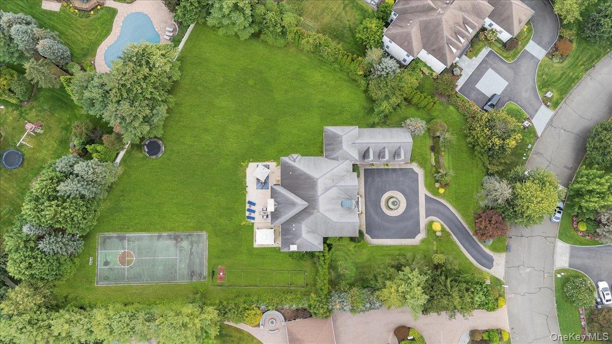 44 Legends Circle, Melville, NY 11747