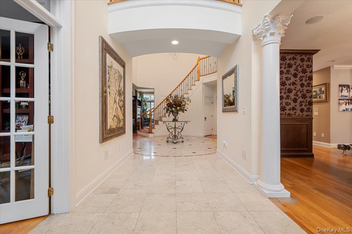 44 Legends Circle, Melville, NY 11747