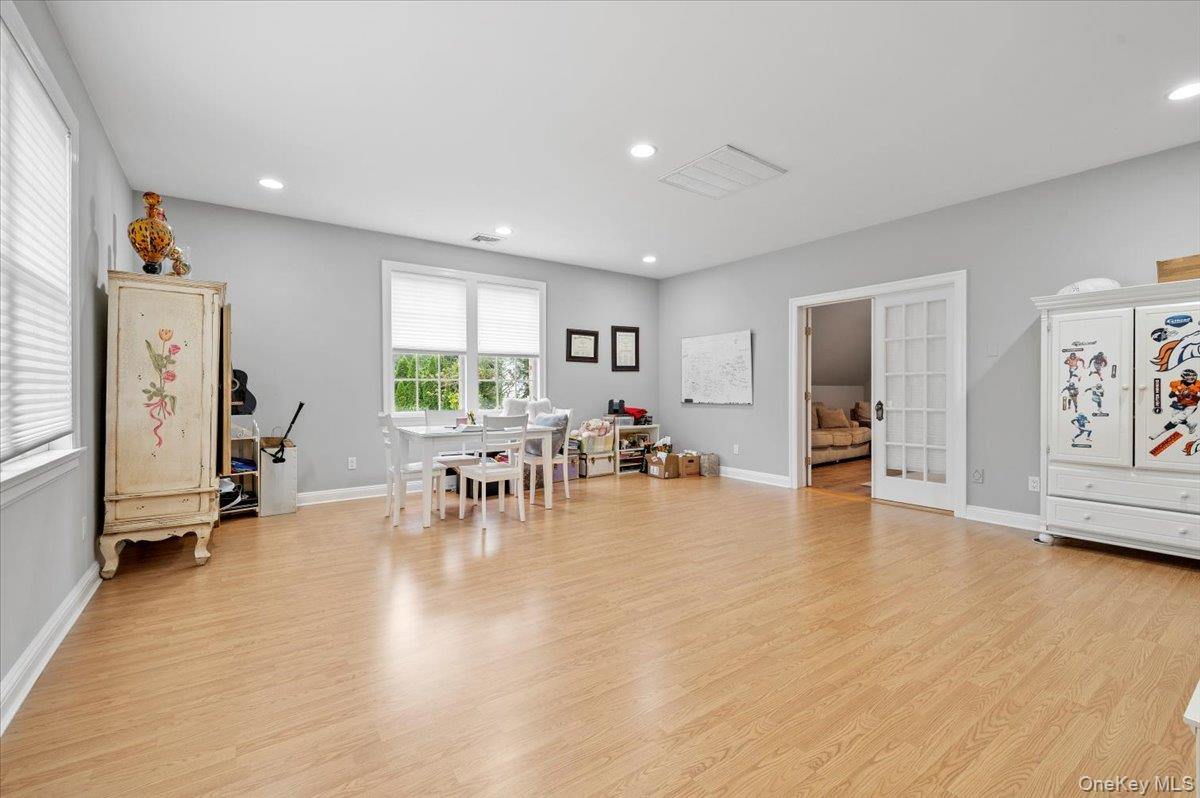 44 Legends Circle, Melville, NY 11747