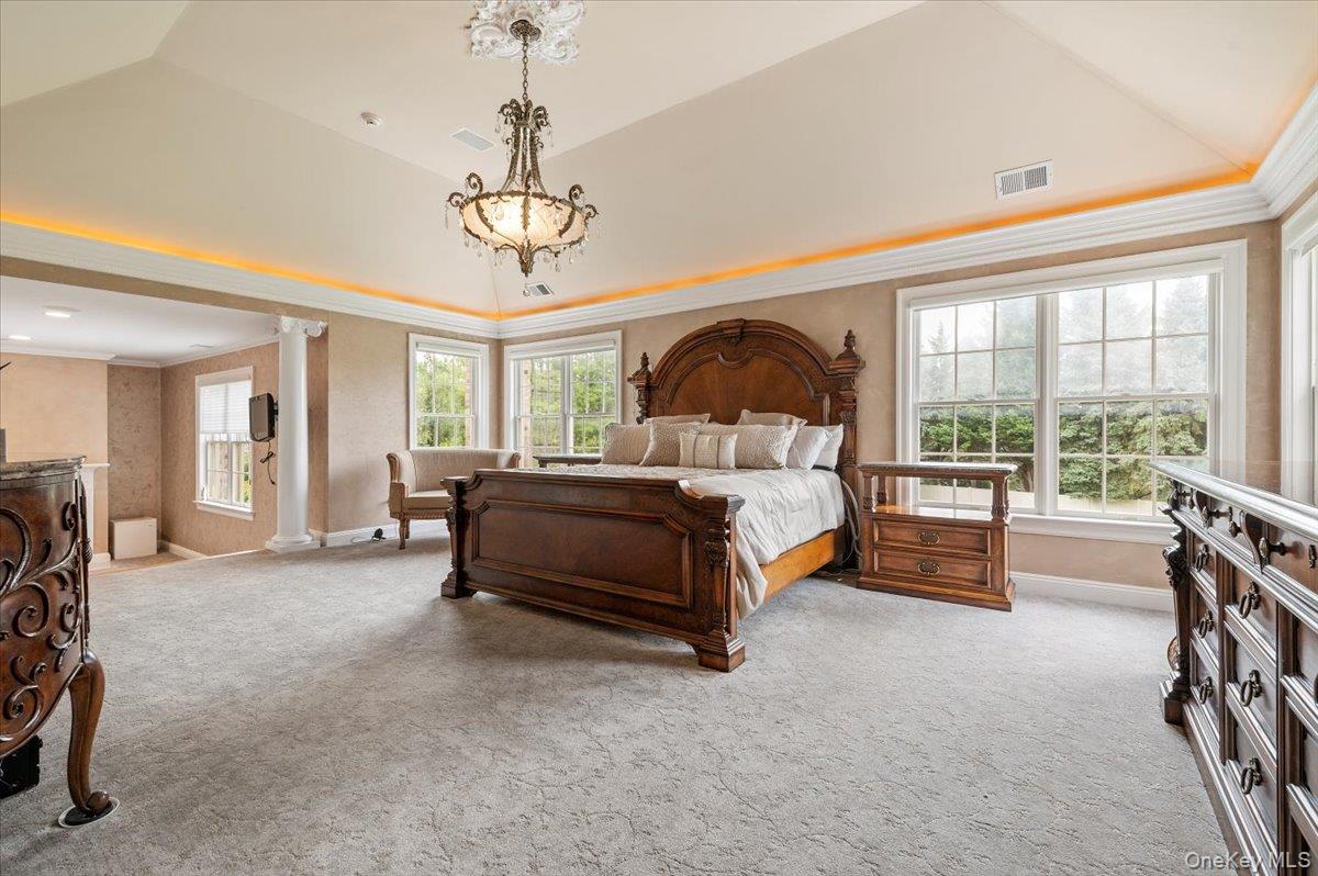 44 Legends Circle, Melville, NY 11747