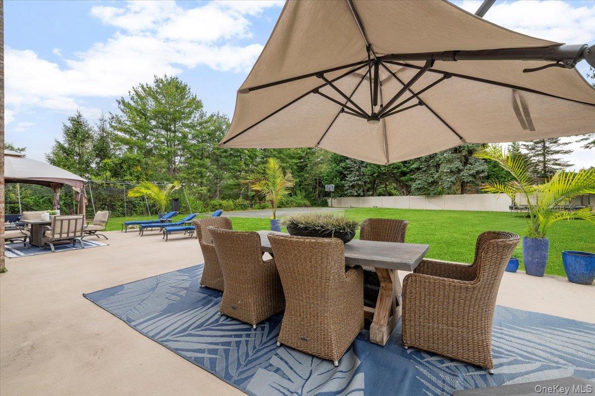 44 Legends Circle, Melville, NY 11747