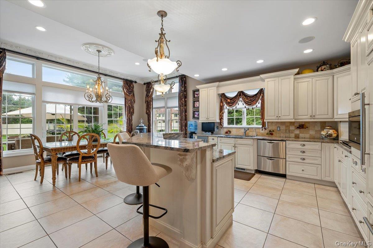 44 Legends Circle, Melville, NY 11747