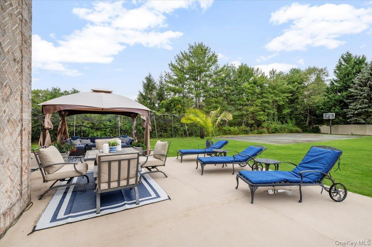 44 Legends Circle, Melville, NY 11747