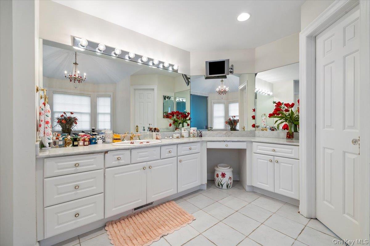 44 Legends Circle, Melville, NY 11747