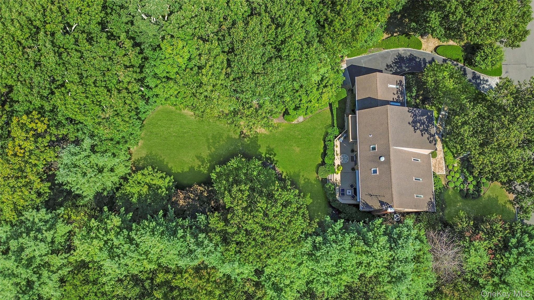 10 Tradewinds Drive, Bayville, NY 11709