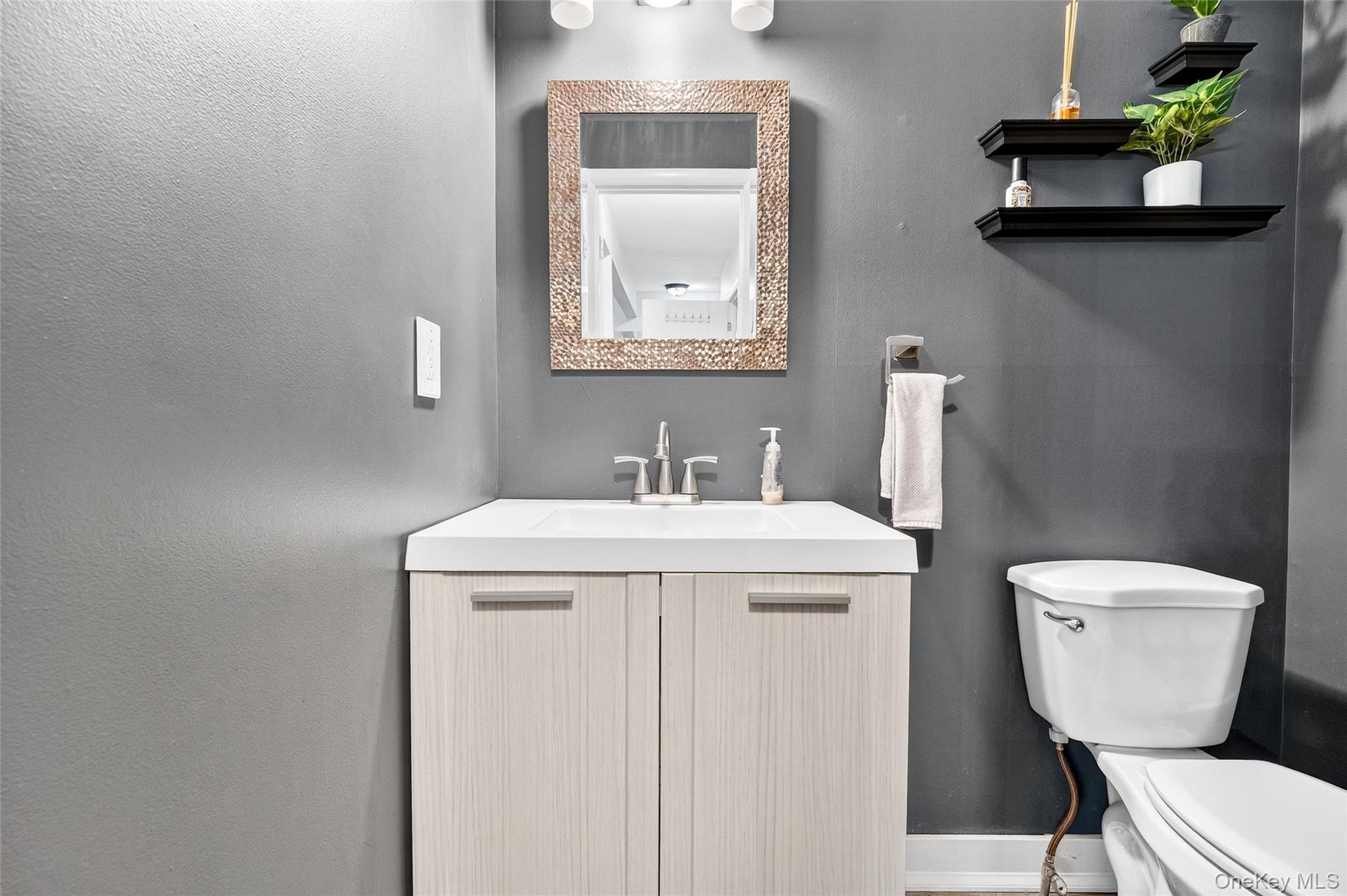 16 Village Green, Bardonia, NY 10954