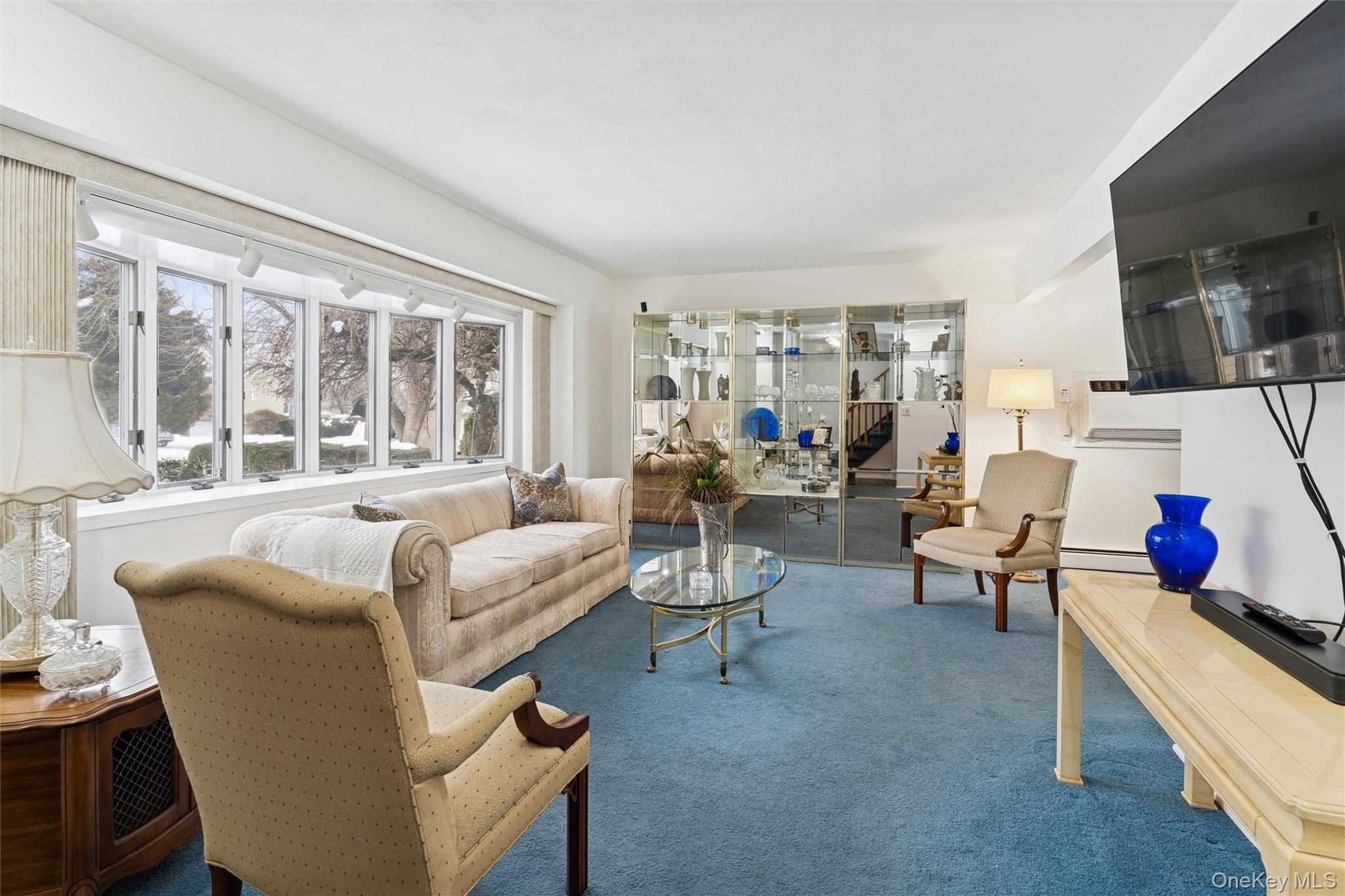 44 Wallace Drive, Plainview, NY 11803