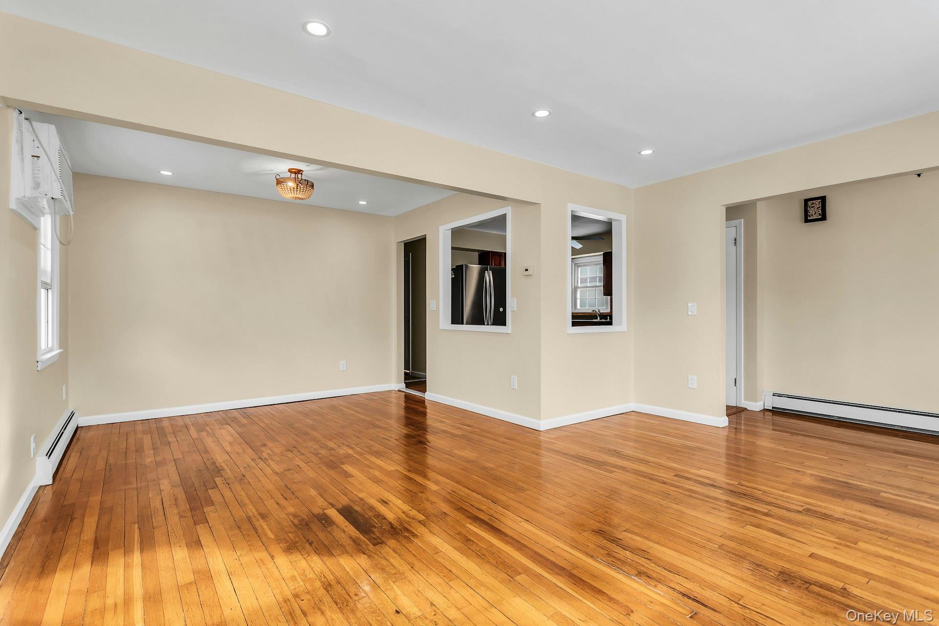 21 Cochran Place, Valley Stream, NY 11581