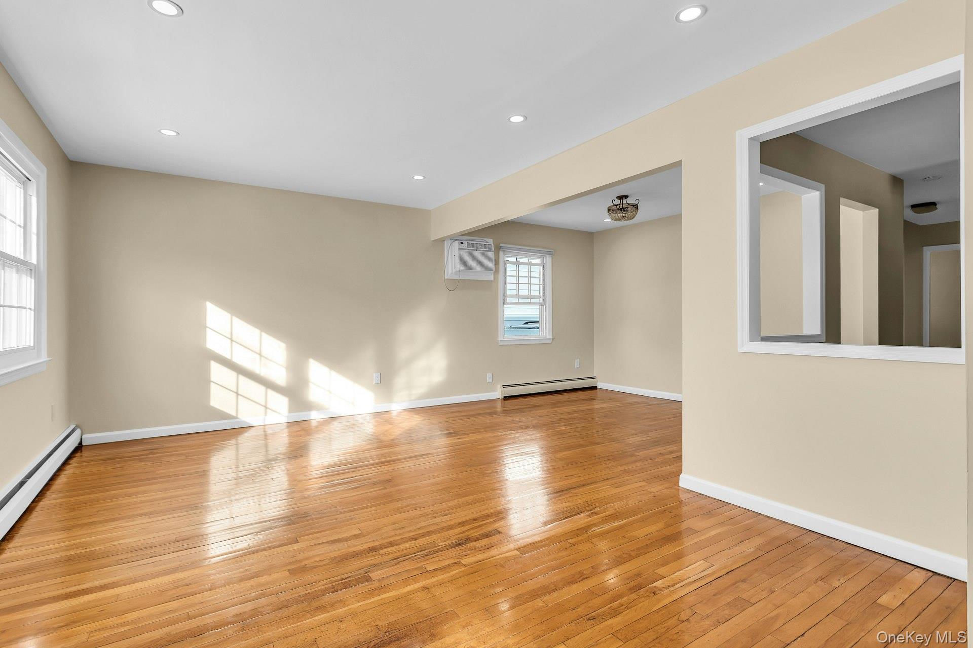 21 Cochran Place, Valley Stream, NY 11581