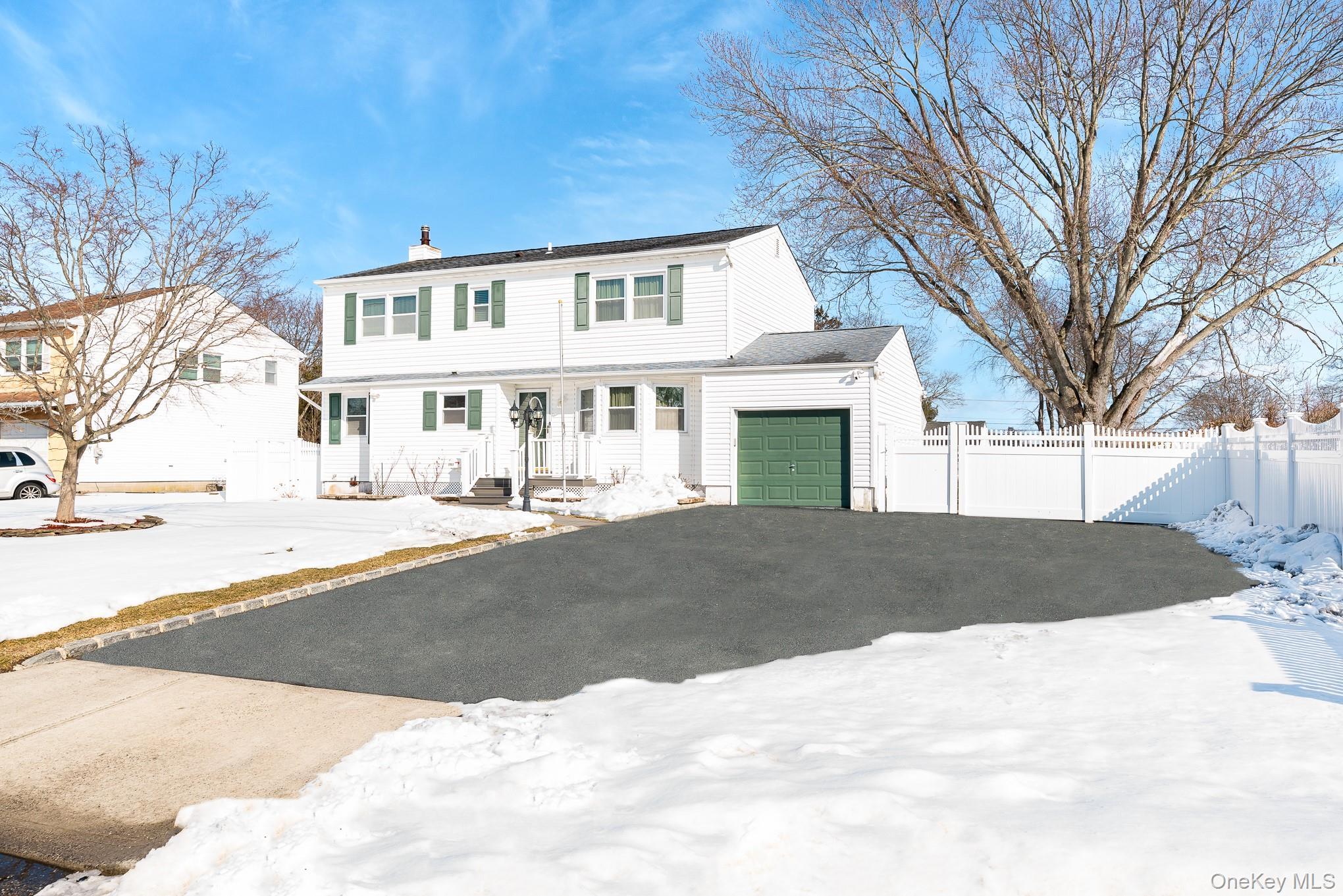 2907 Rhode Island Avenue, Medford, NY 11763