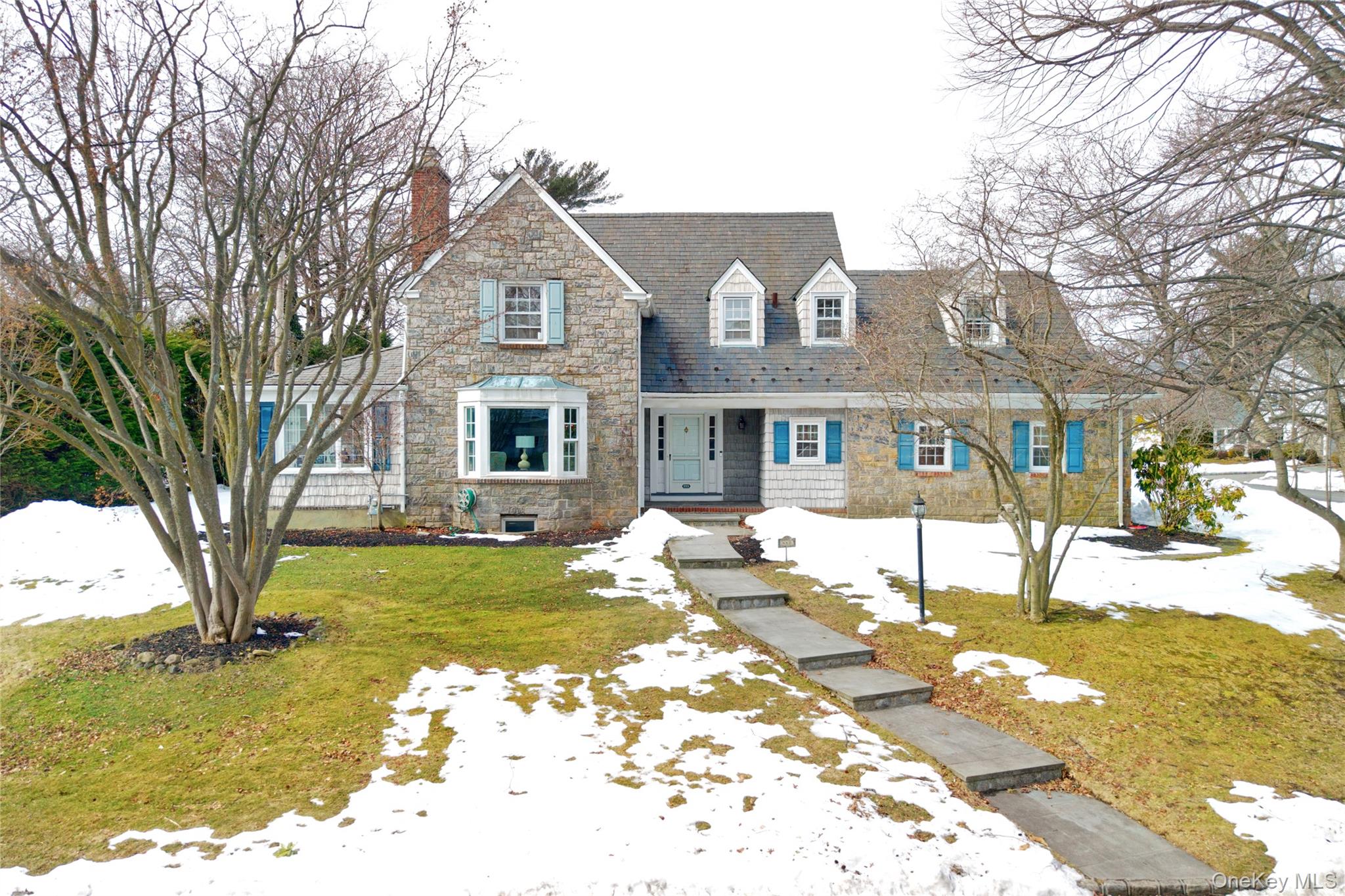 448 Abbey Road N, Manhasset, NY 11030