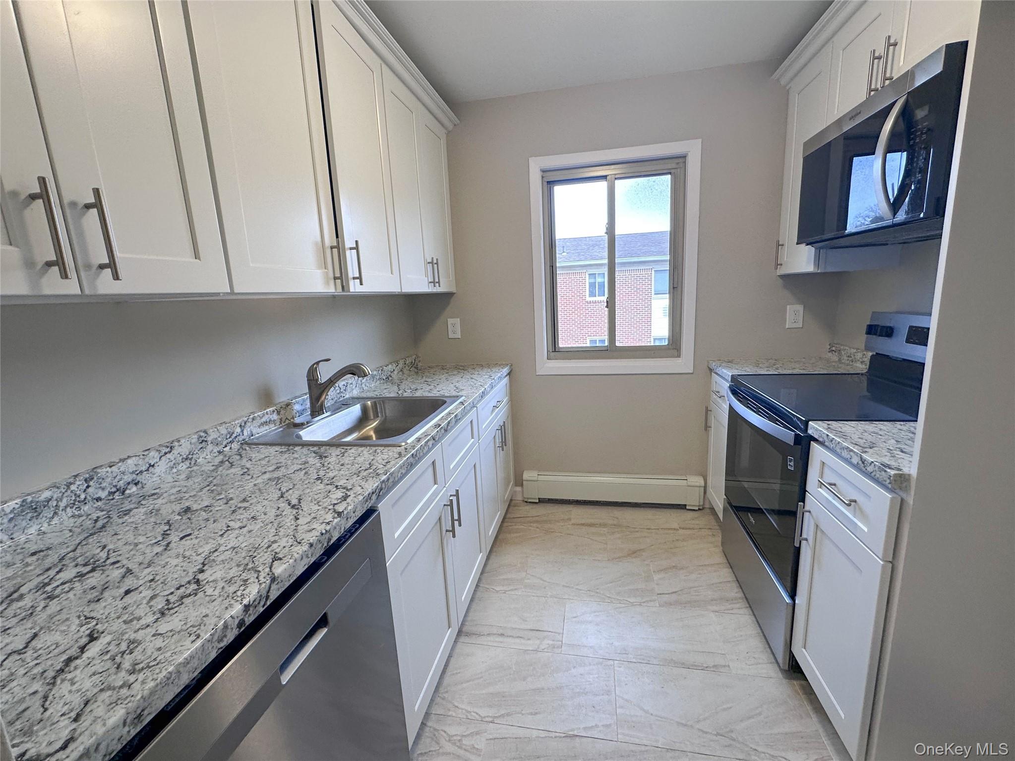 2449 UNION Boulevard # 33B, Islip, NY 11751