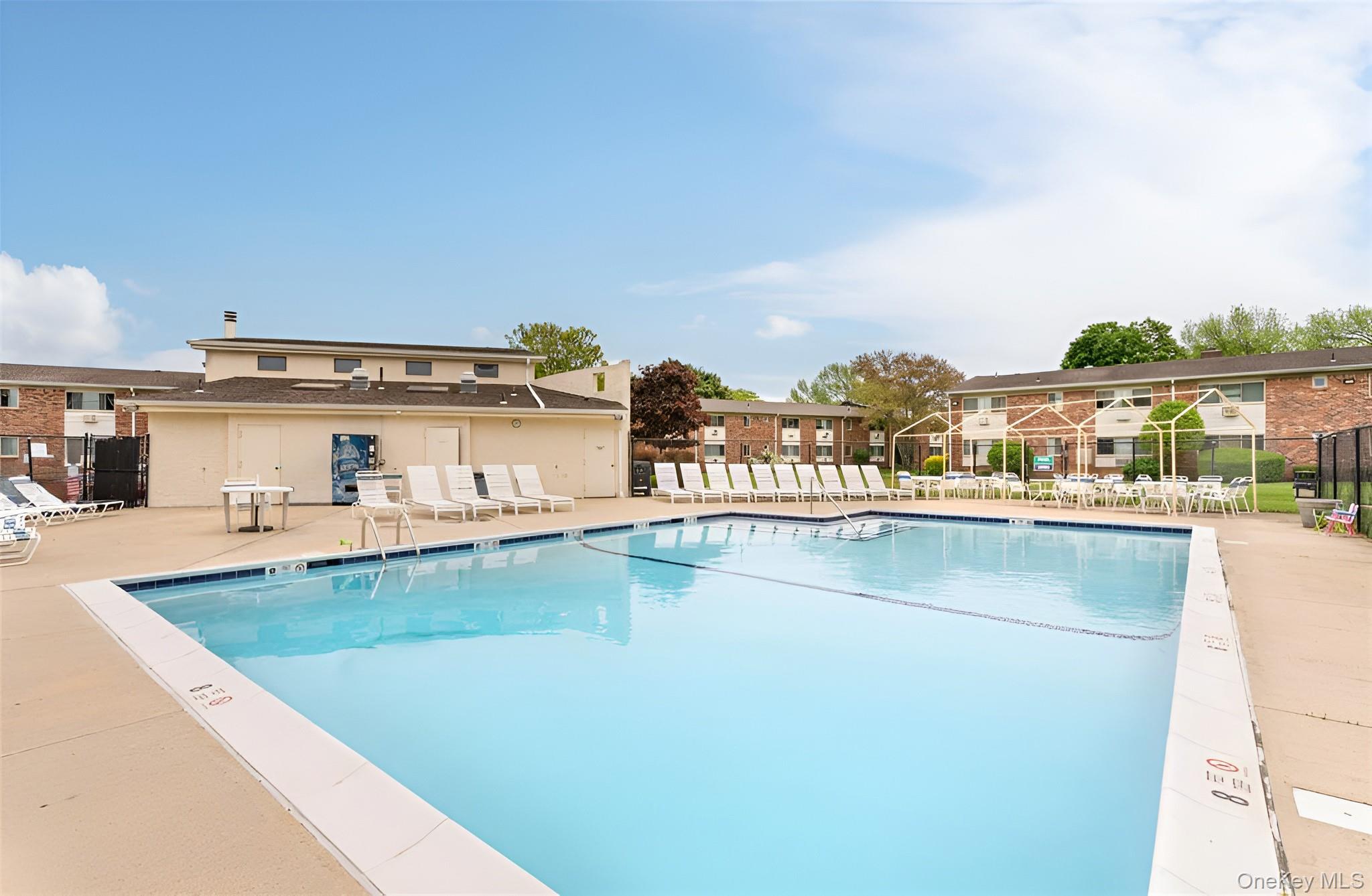 2449 UNION Boulevard # 33B, Islip, NY 11751