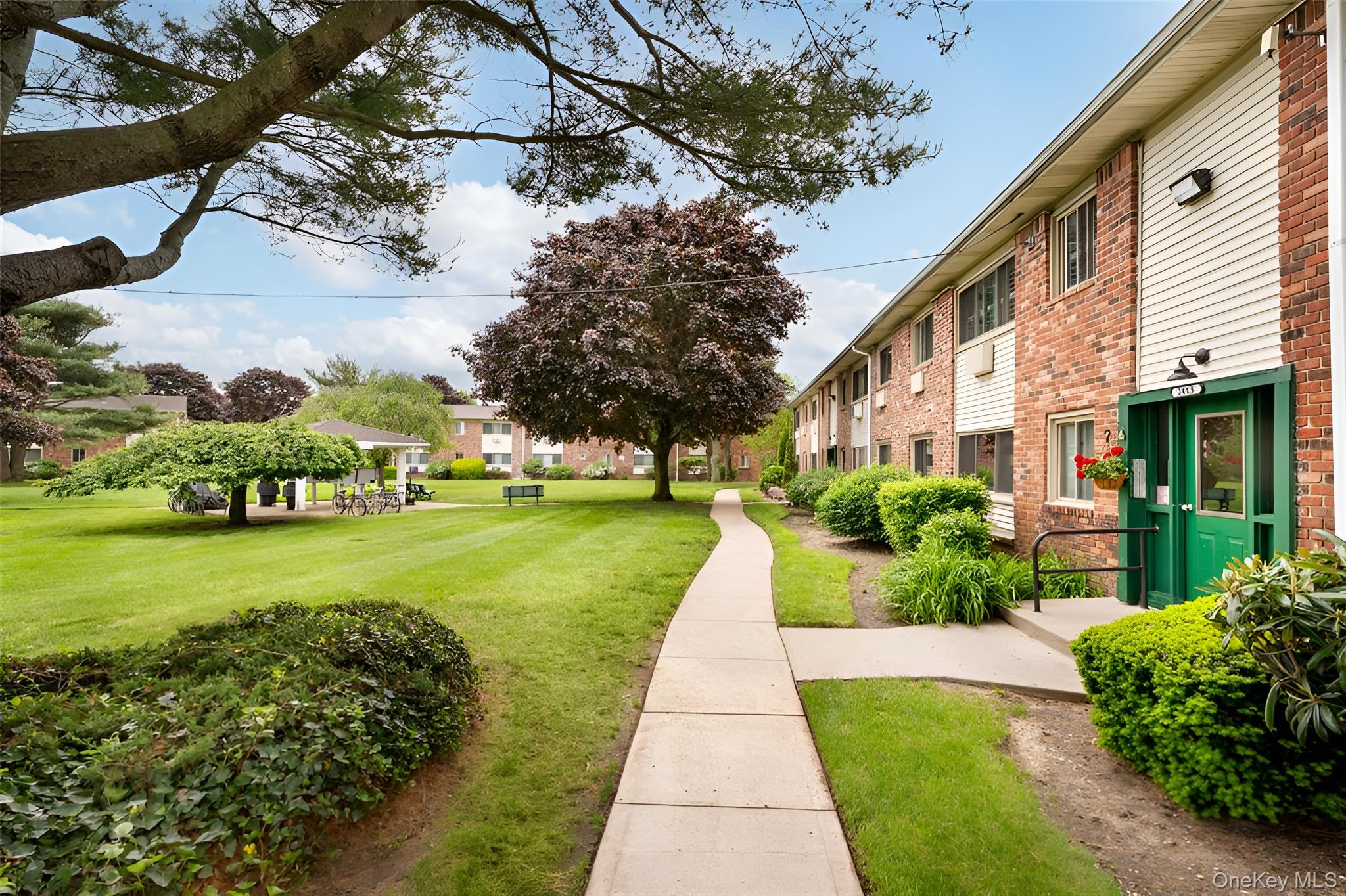 2449 UNION Boulevard # 33B, Islip, NY 11751