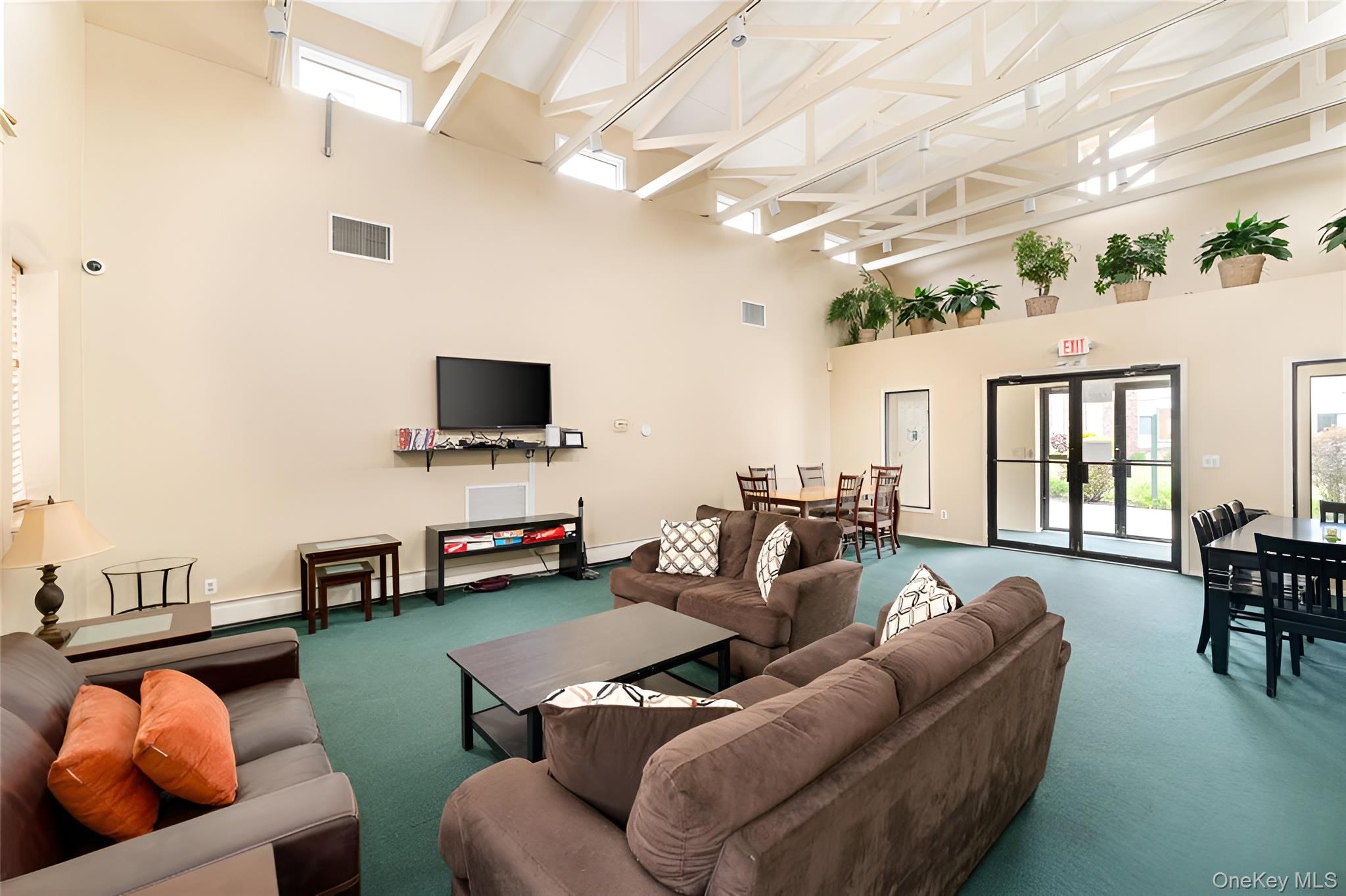 2449 UNION Boulevard # 33B, Islip, NY 11751