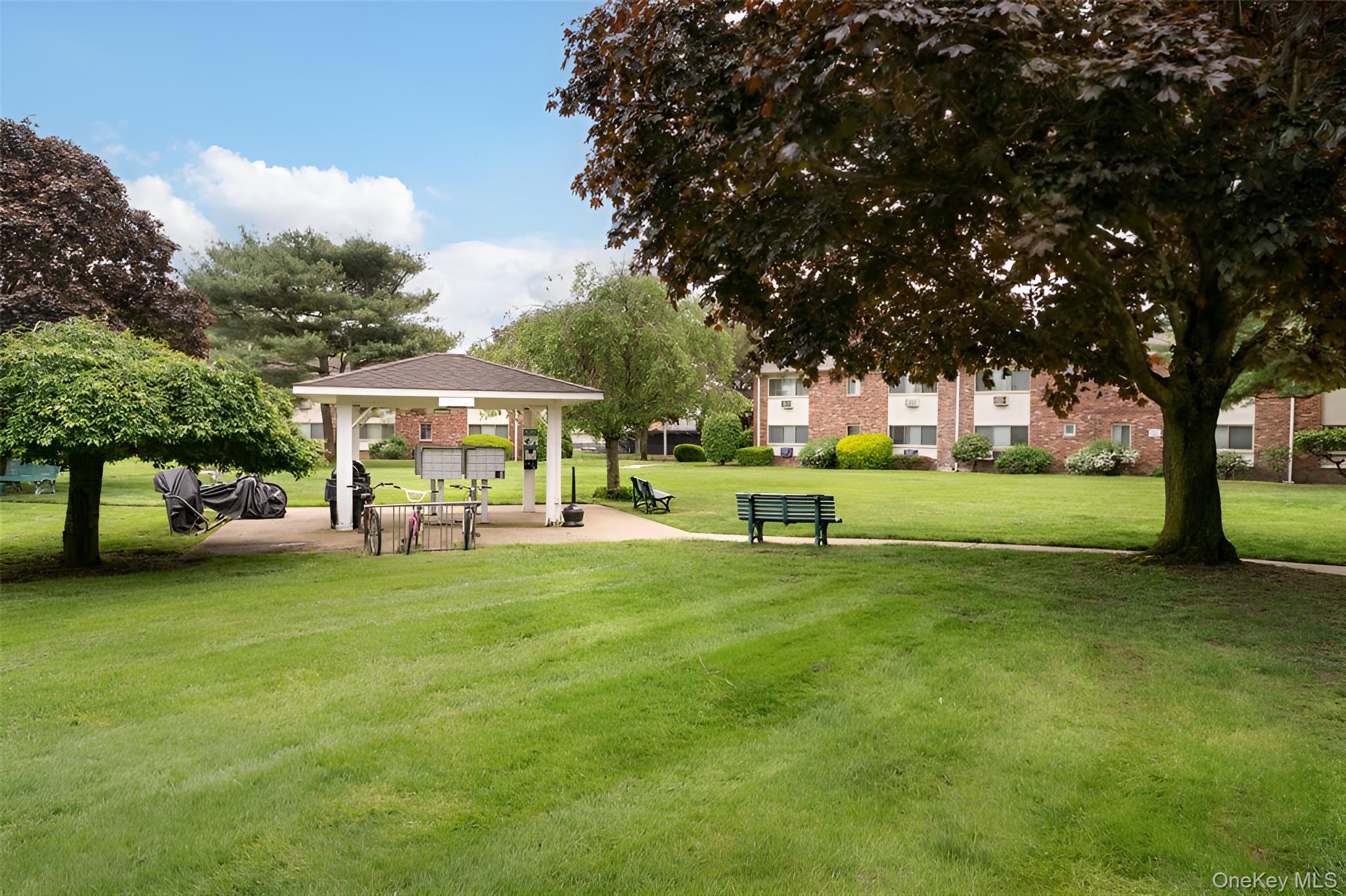 2449 UNION Boulevard # 33B, Islip, NY 11751