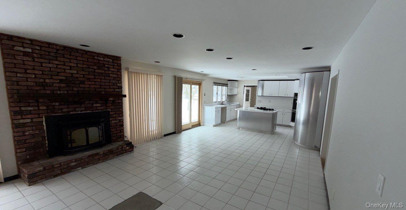 1 Domino Way, Mount Sinai, NY 11766