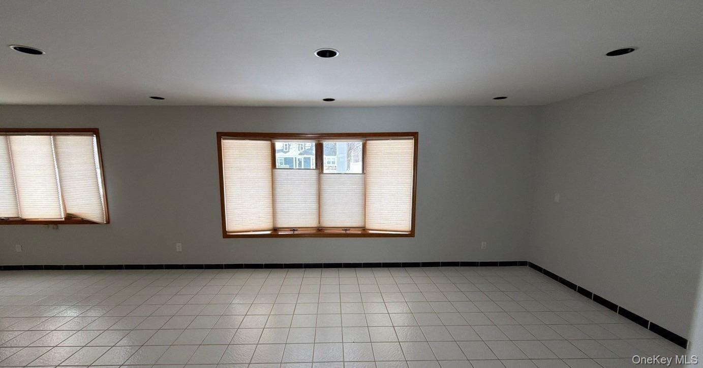 1 Domino Way, Mount Sinai, NY 11766