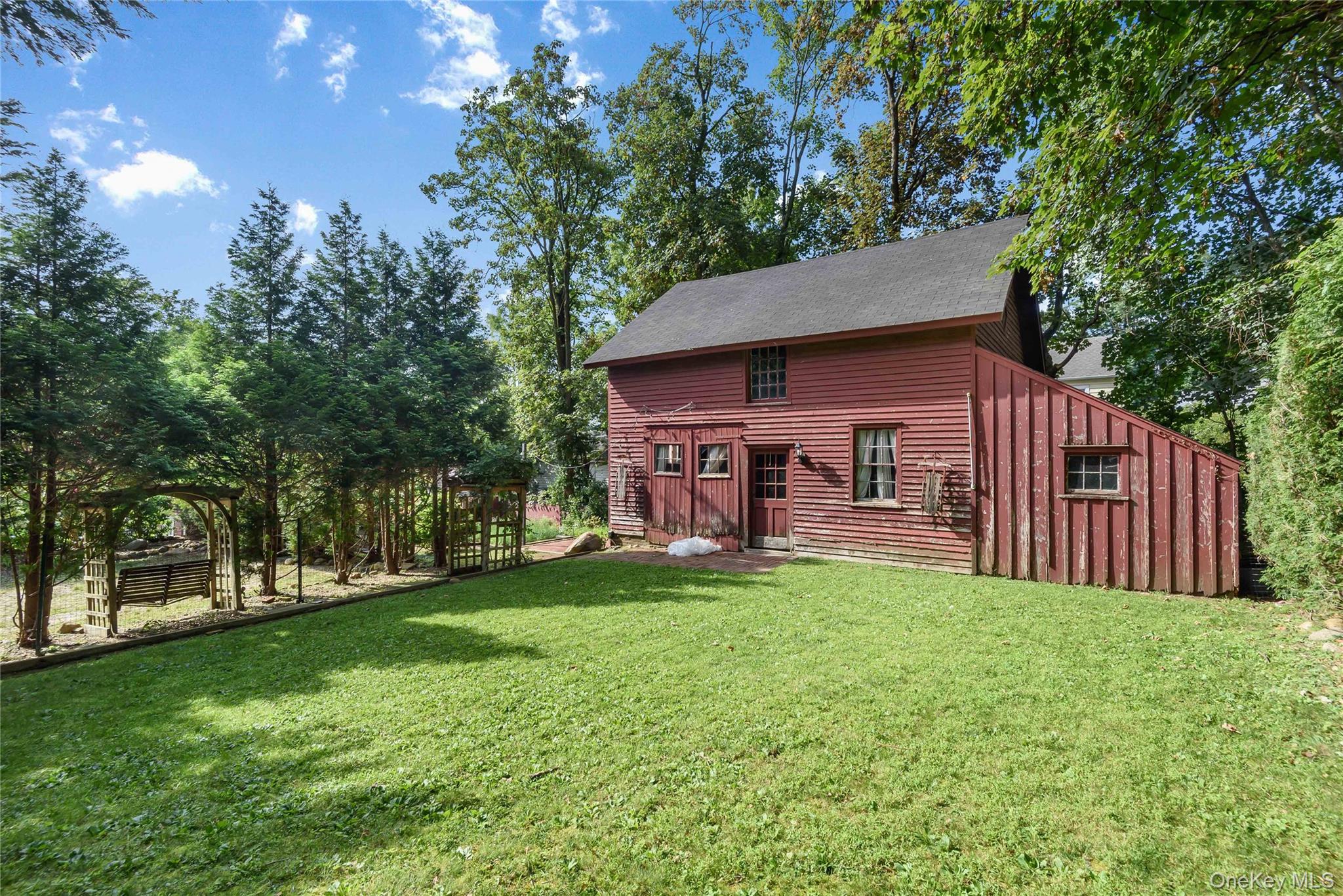 95 E Broadway, Roslyn, NY 11576