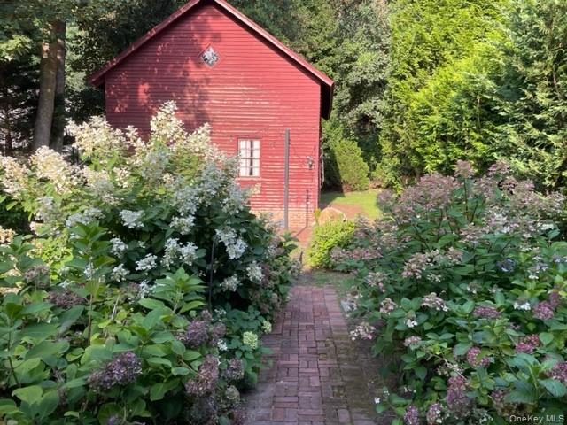 95 E Broadway, Roslyn, NY 11576