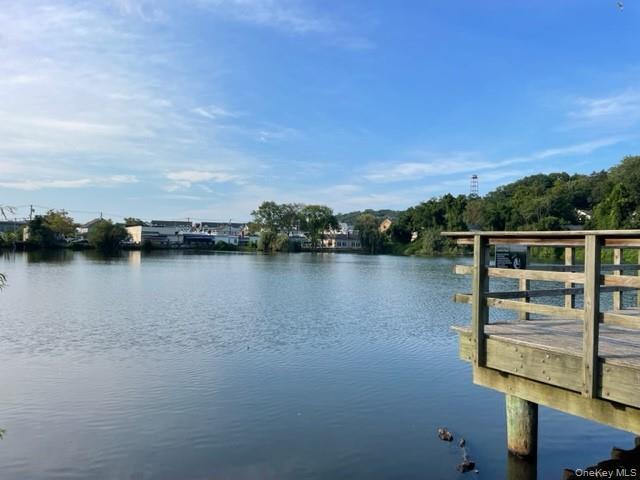 95 E Broadway, Roslyn, NY 11576