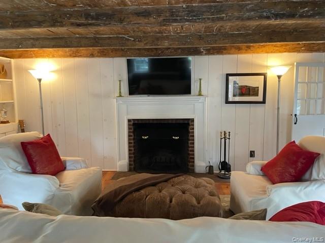 95 E Broadway, Roslyn, NY 11576