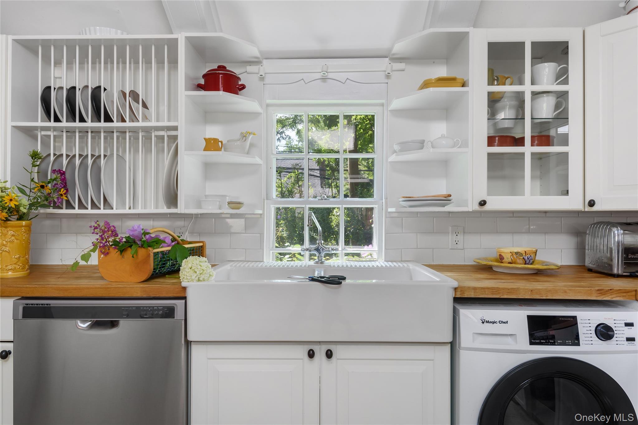 95 E Broadway, Roslyn, NY 11576