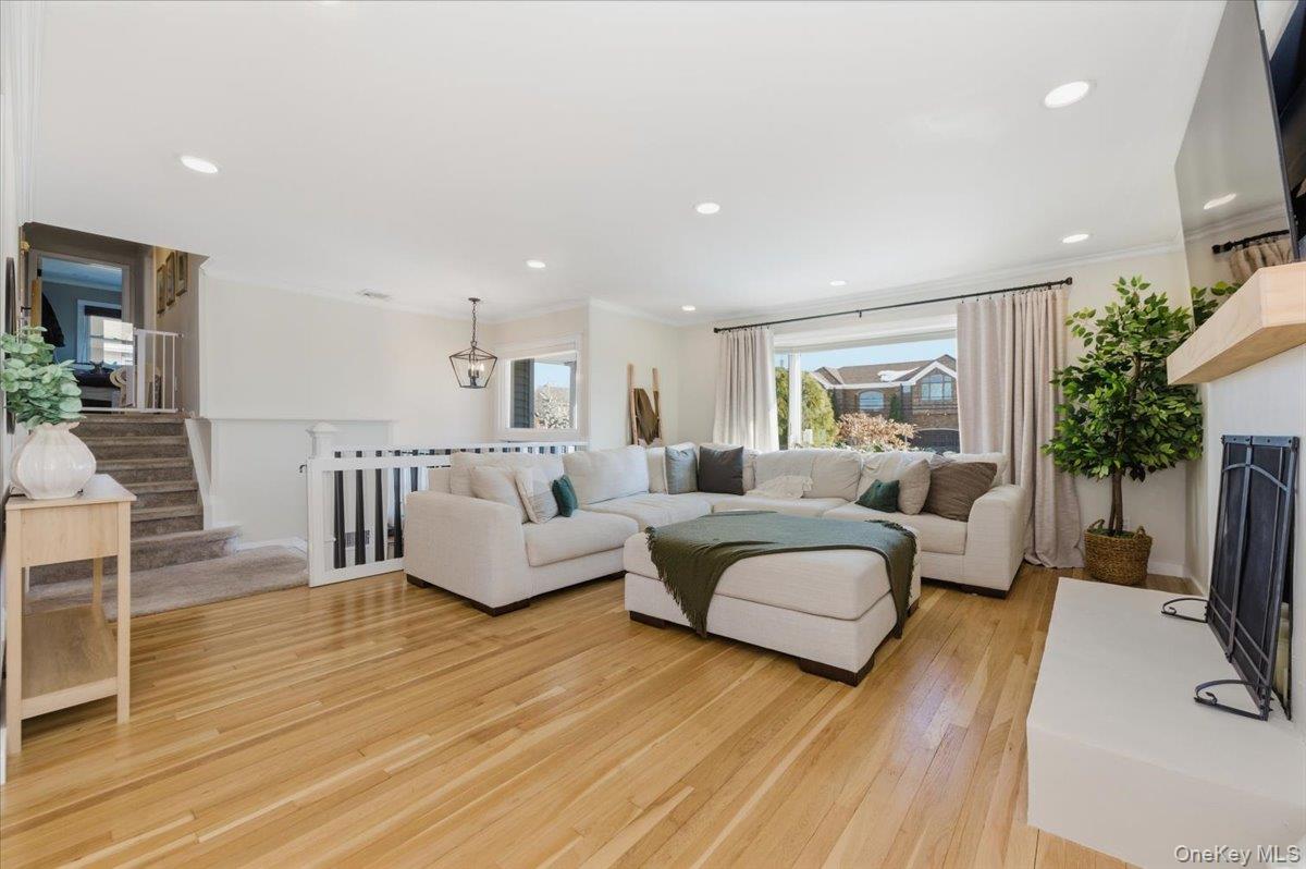 285 E Shore Drive, Massapequa, NY 11758