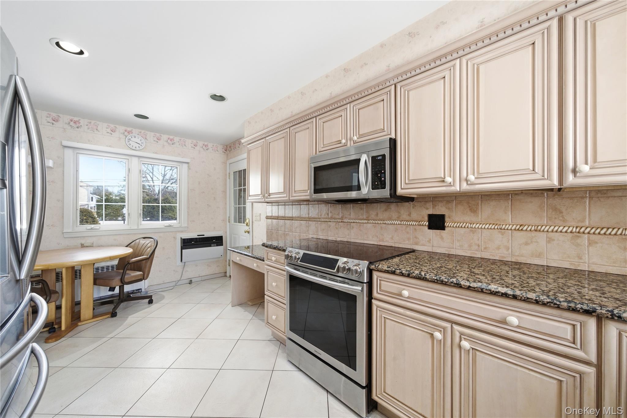 38 Bradish Lane, Bay Shore, NY 11706