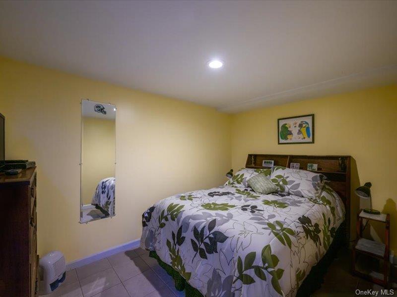 8 Shelley Court, Middle Island, NY 11953