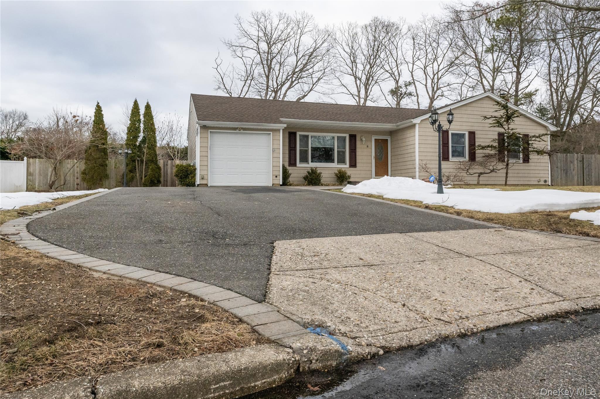 8 Shelley Court, Middle Island, NY 11953