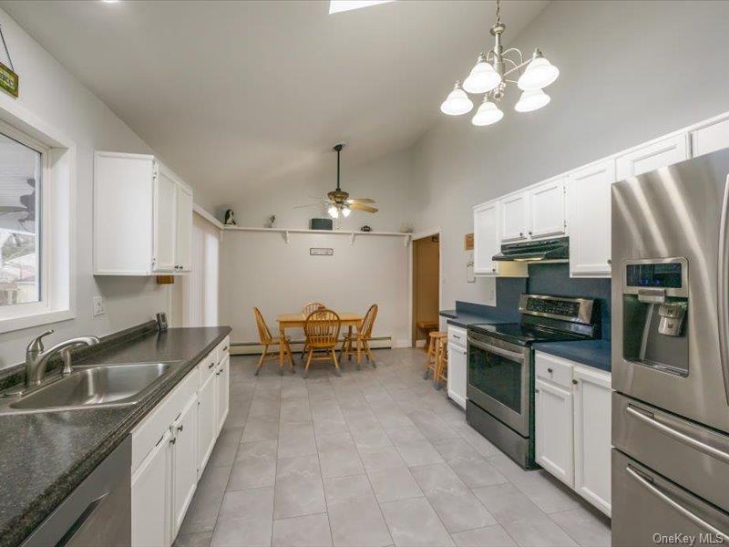 8 Shelley Court, Middle Island, NY 11953