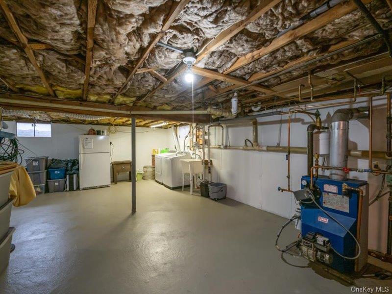 8 Shelley Court, Middle Island, NY 11953