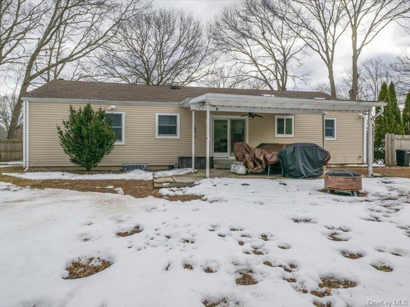 8 Shelley Court, Middle Island, NY 11953