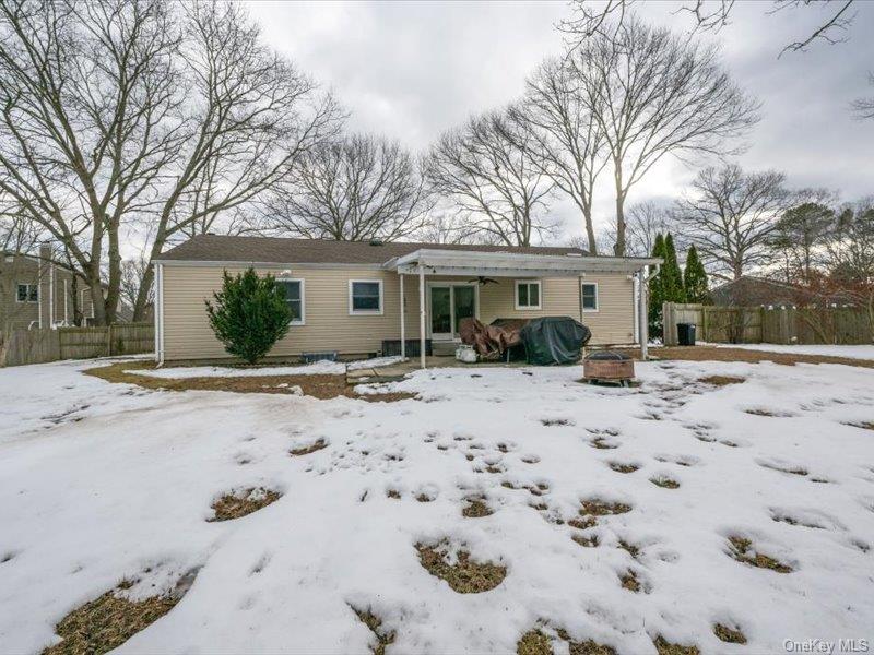 8 Shelley Court, Middle Island, NY 11953