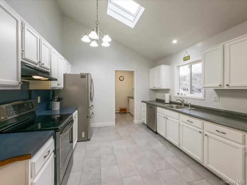 8 Shelley Court, Middle Island, NY 11953