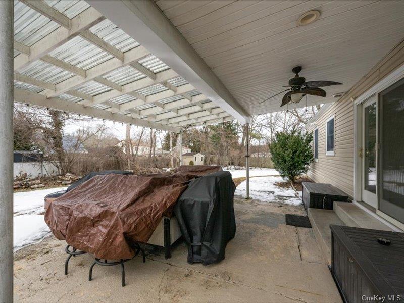 8 Shelley Court, Middle Island, NY 11953