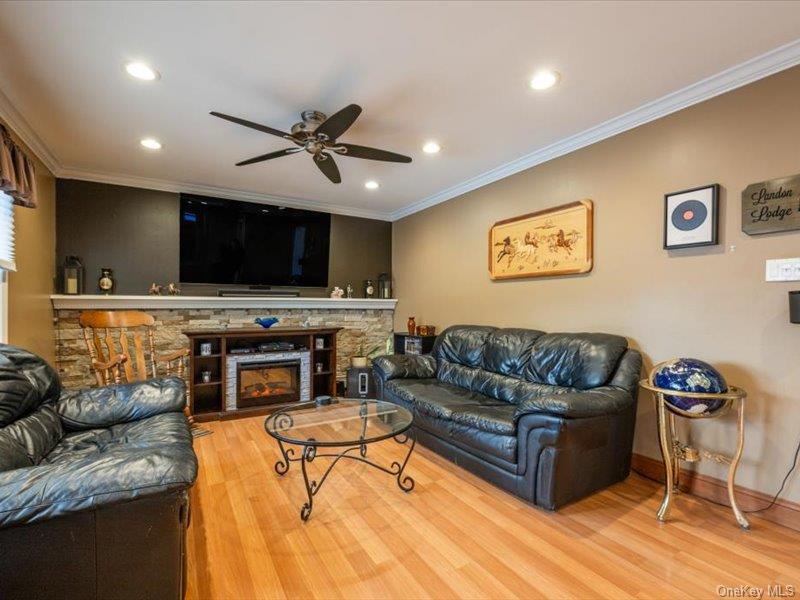 8 Shelley Court, Middle Island, NY 11953