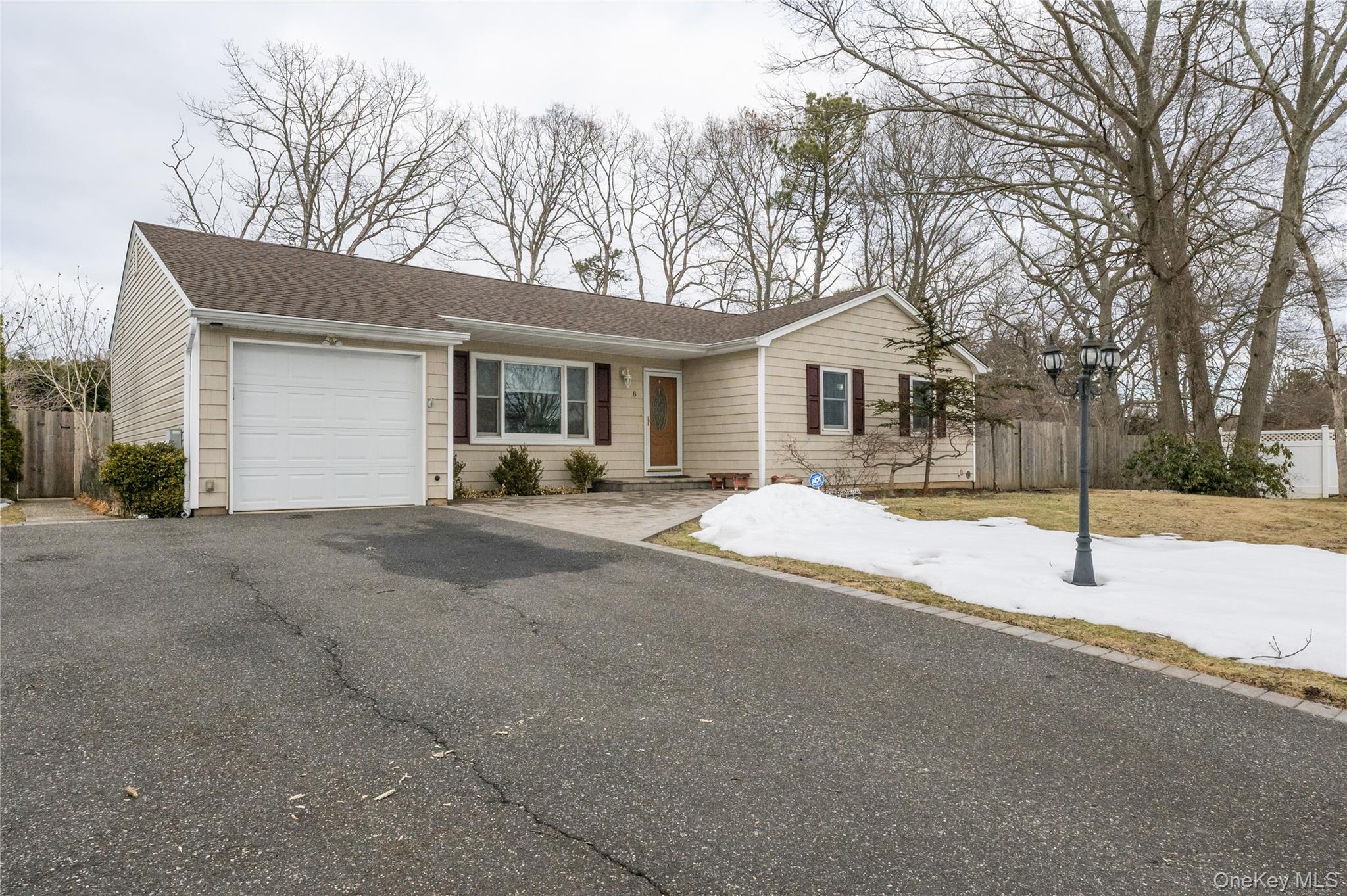 8 Shelley Court, Middle Island, NY 11953