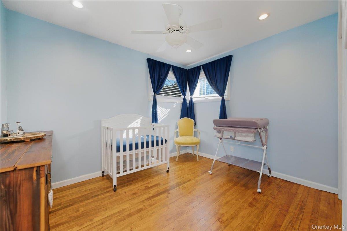 10 Darnley Place, Huntington Station, NY 11746