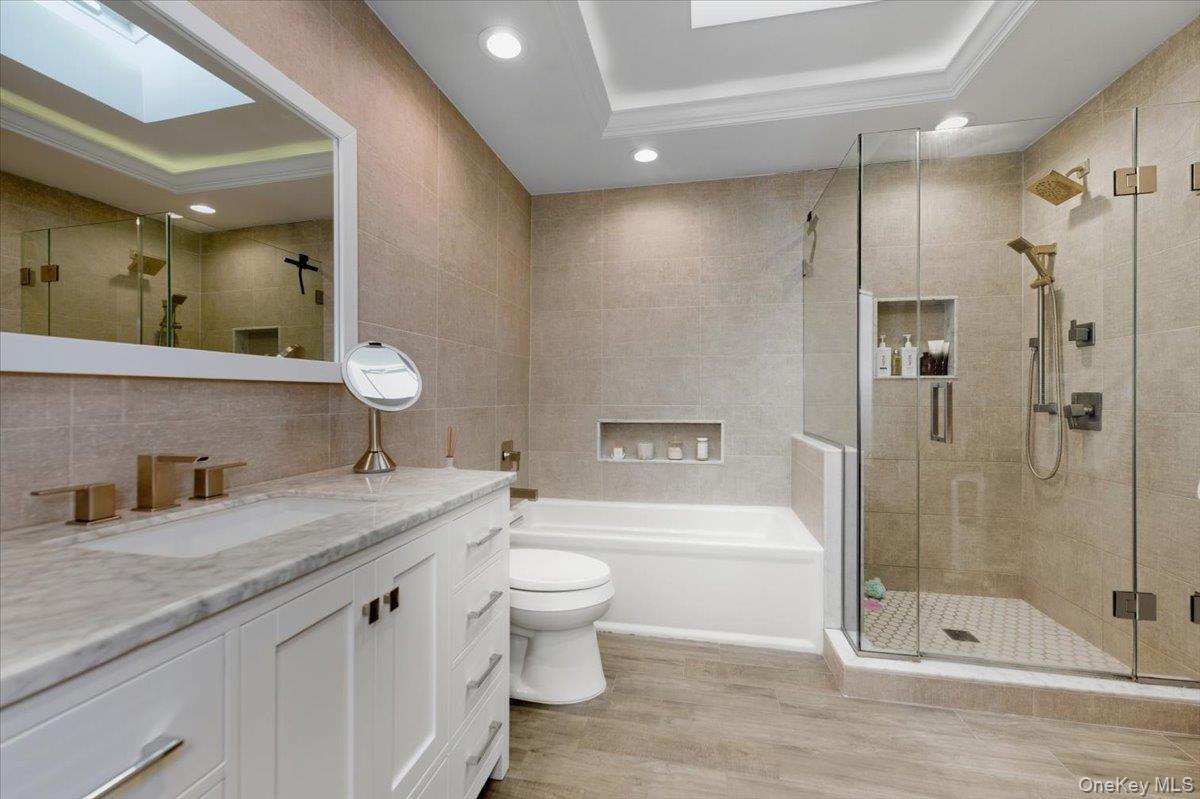 10 Darnley Place, Huntington Station, NY 11746