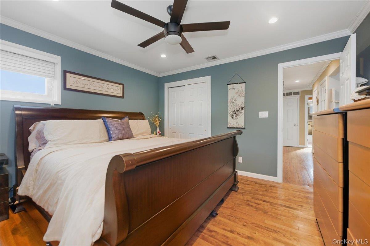 10 Darnley Place, Huntington Station, NY 11746