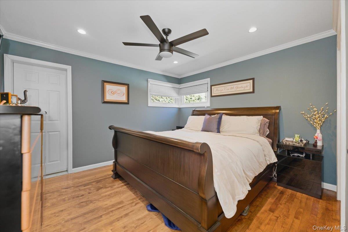 10 Darnley Place, Huntington Station, NY 11746