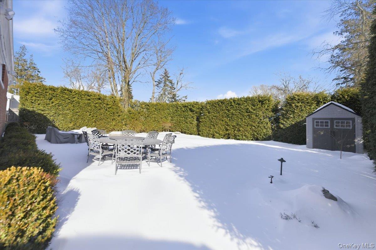 10 Darnley Place, Huntington Station, NY 11746