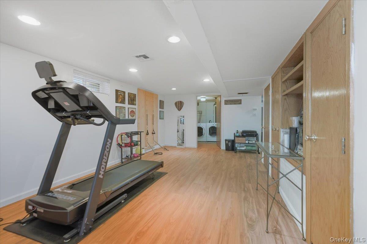 10 Darnley Place, Huntington Station, NY 11746