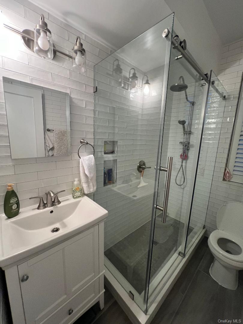 6863 108th Street # 2F, Forest Hills, NY 11375