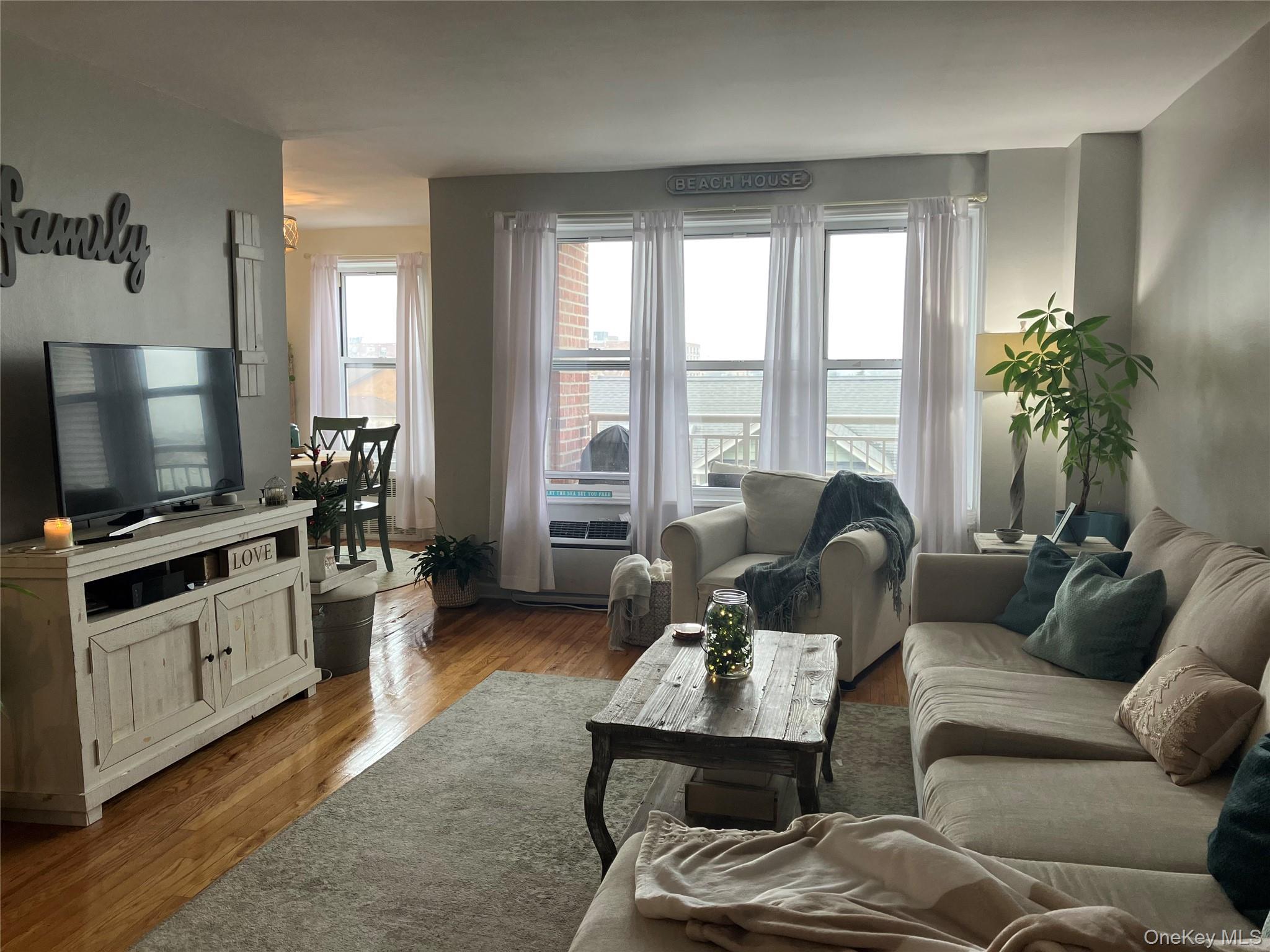 855 E Broadway # 3F, Long Beach, NY 11561